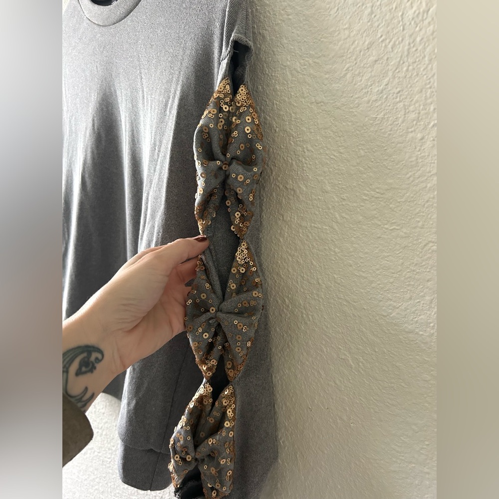 CBR Gray Textured Sweatshirt w/ Gold Sequin Sleeve Detail – Size Small - Picture 5 of 11